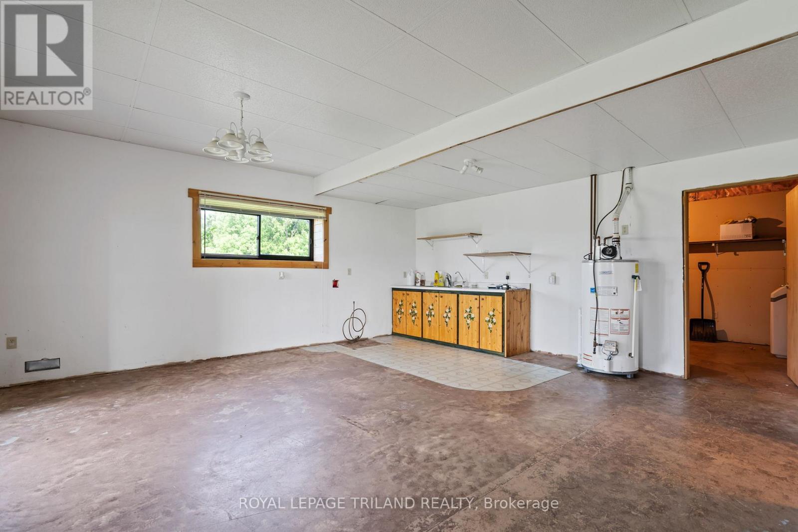 25090 Dundonald Road, Southwest Middlesex, Ontario  N0N 1A0 - Photo 24 - X12253839