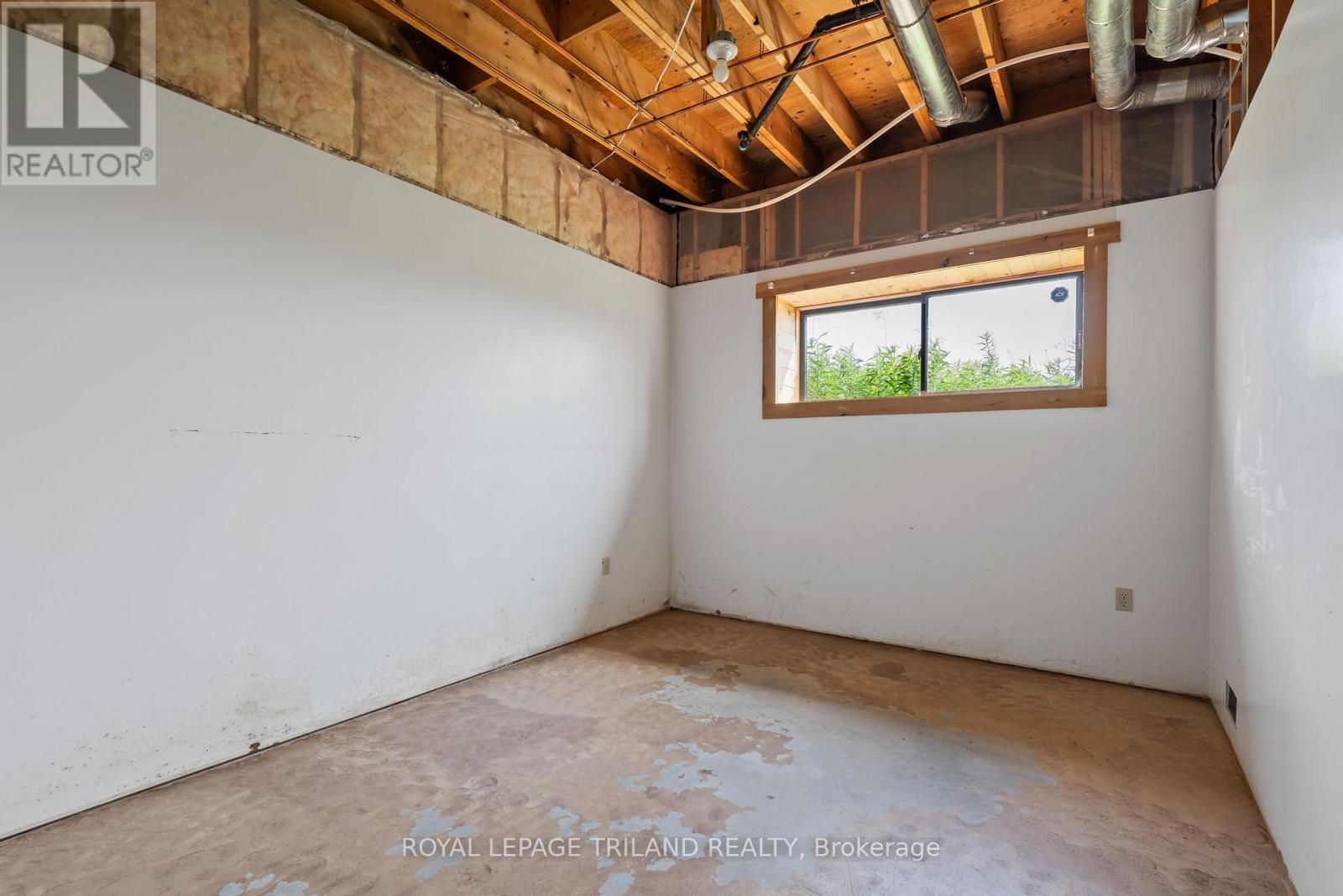 25090 Dundonald Road, Southwest Middlesex, Ontario  N0N 1A0 - Photo 29 - X12253839