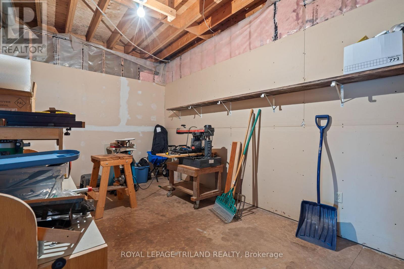 25090 Dundonald Road, Southwest Middlesex, Ontario  N0N 1A0 - Photo 34 - X12253839