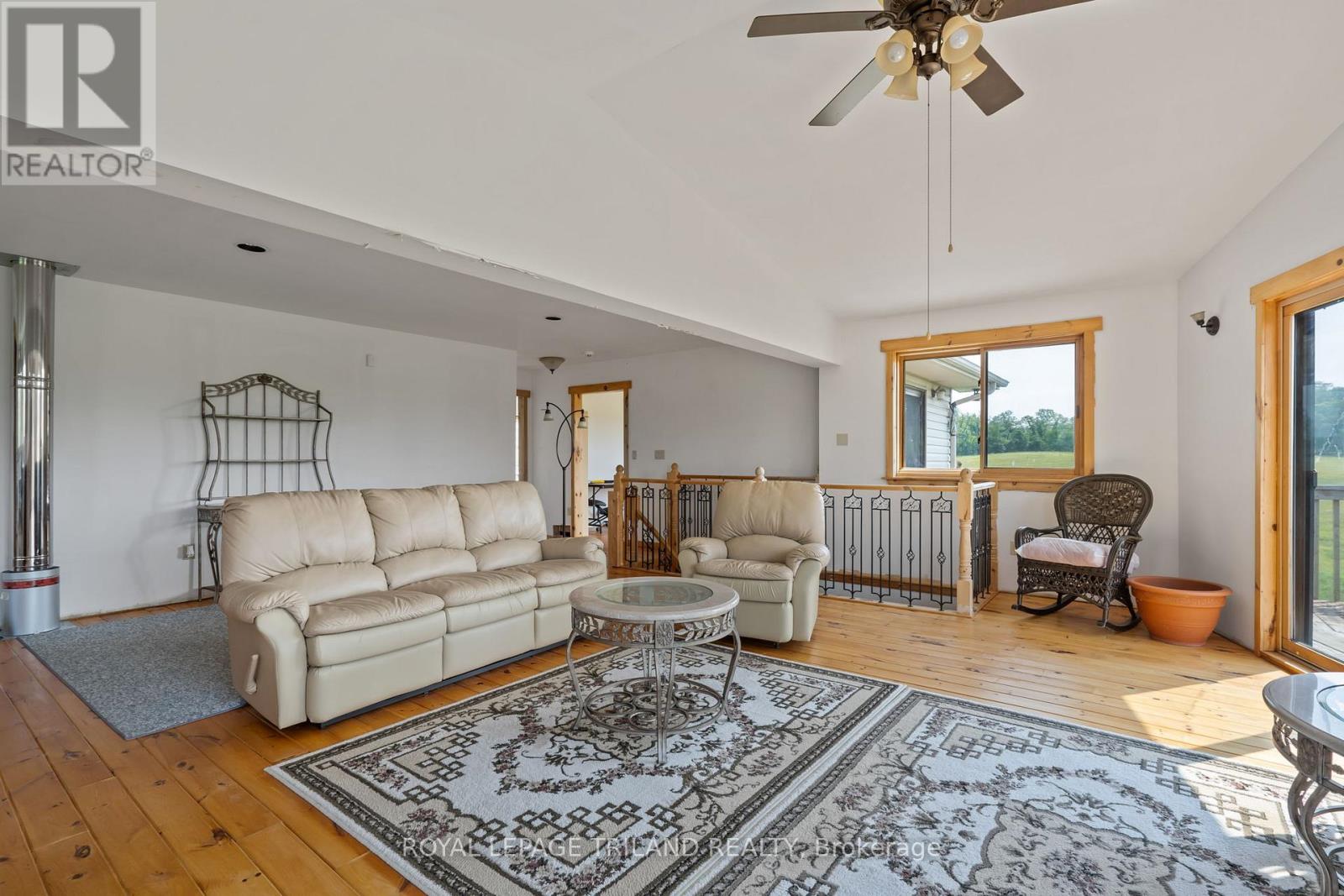 25090 Dundonald Road, Southwest Middlesex, Ontario  N0N 1A0 - Photo 7 - X12253839