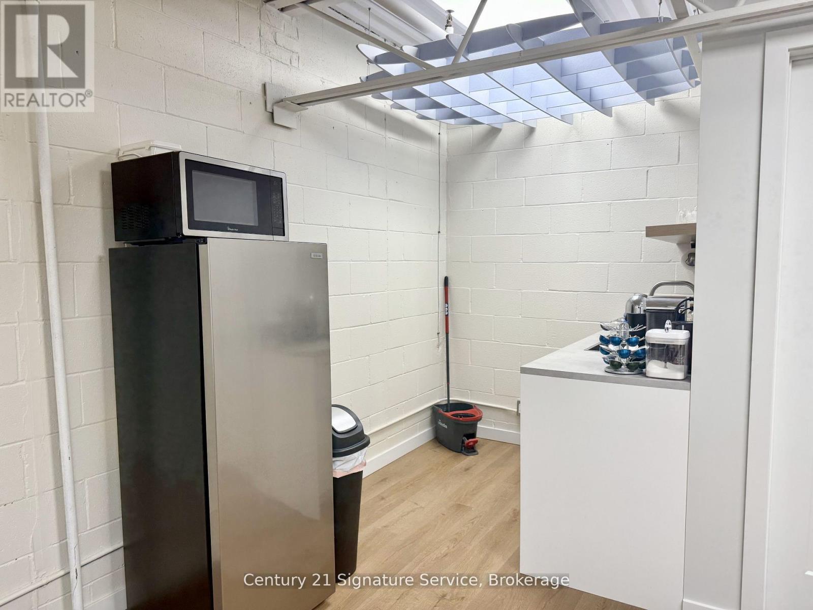 3 - 1050 Britannia Road E, Mississauga, Ontario L4W 4N9 - Photo 16 - W12383530