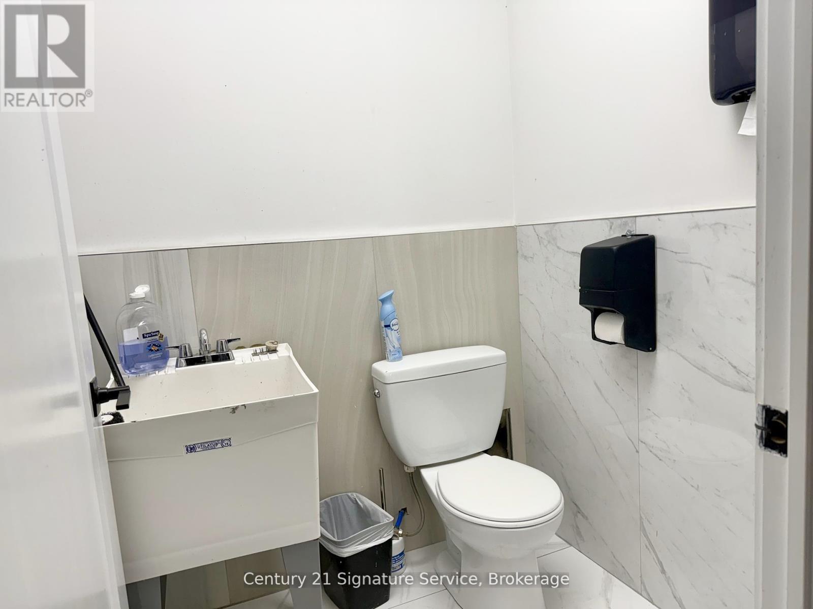 3 - 1050 Britannia Road E, Mississauga, Ontario L4W 4N9 - Photo 10 - W12383530