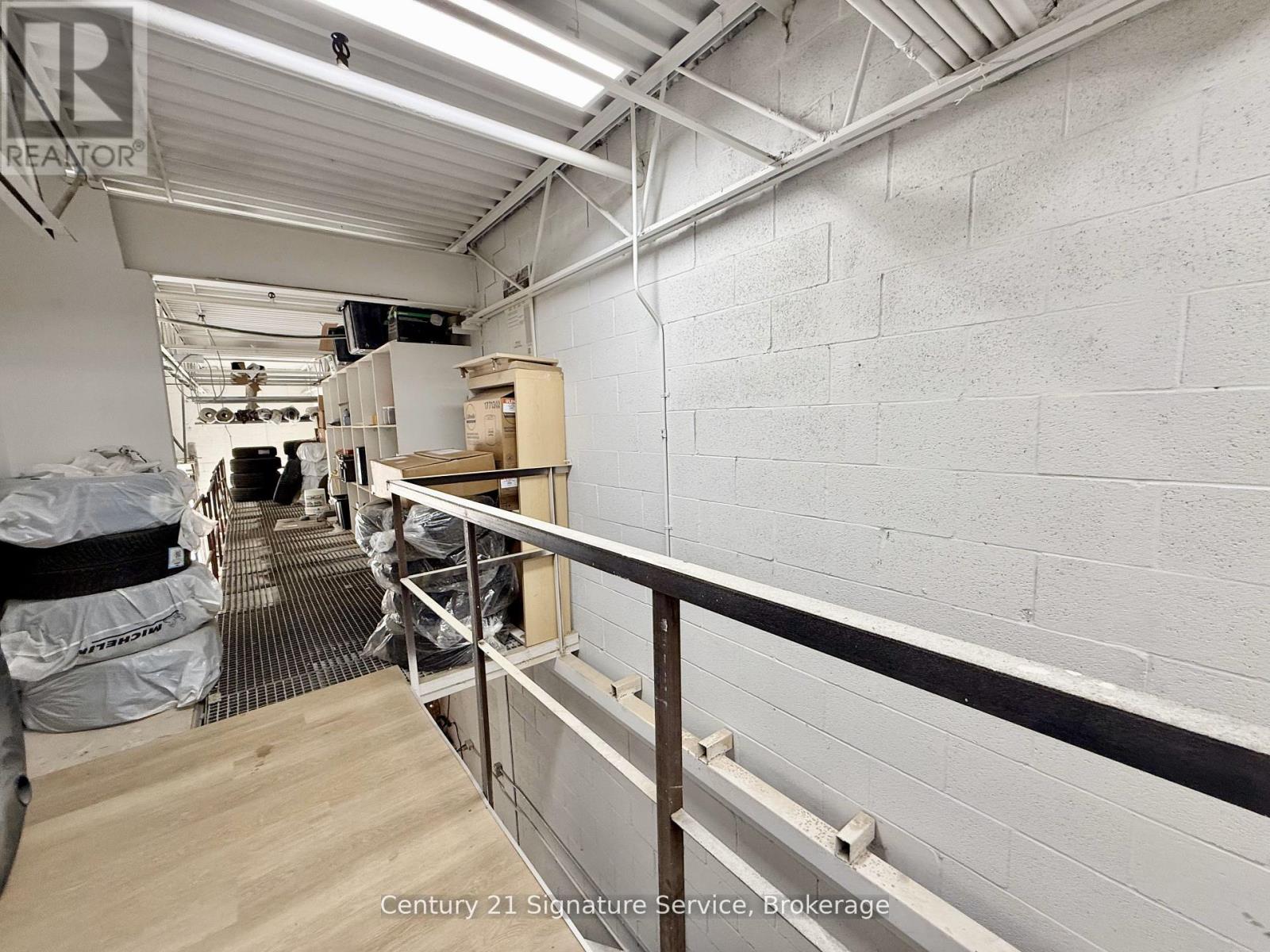 3 - 1050 Britannia Road E, Mississauga, Ontario L4W 4N9 - Photo 11 - W12383530