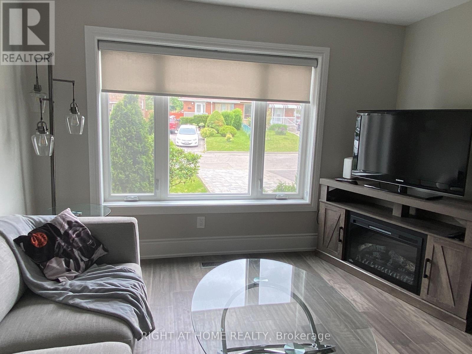 9 Snowood Court, Toronto, Ontario  M3N 1E7 - Photo 9 - W12391726