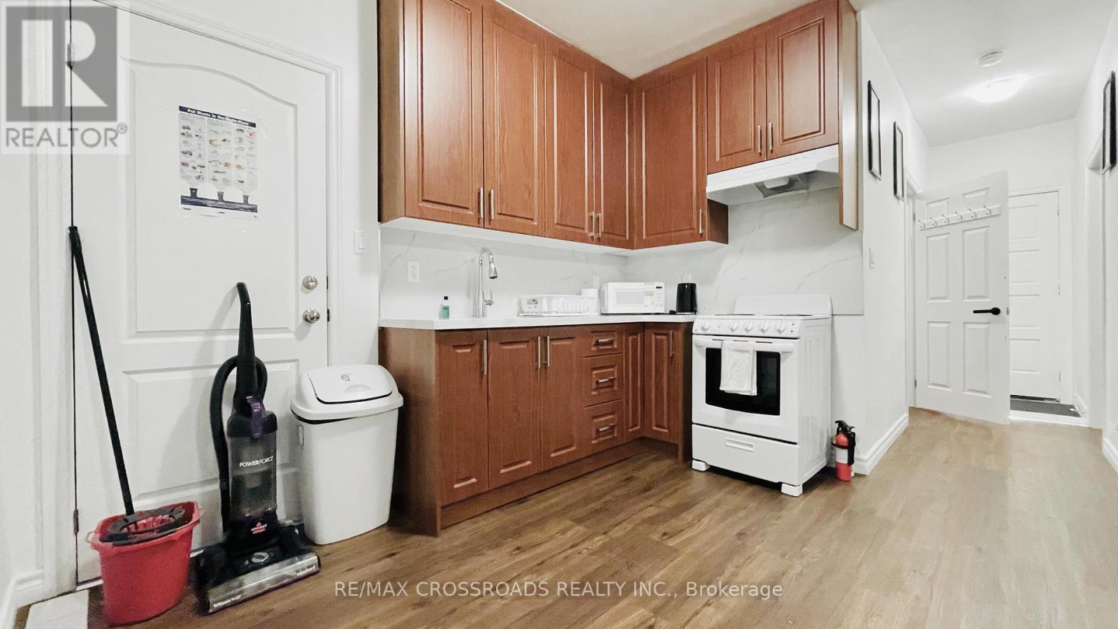 Main Floor - 278 Shuter Street, Toronto, Ontario  M5A 1W3 - Photo 5 - C12519100