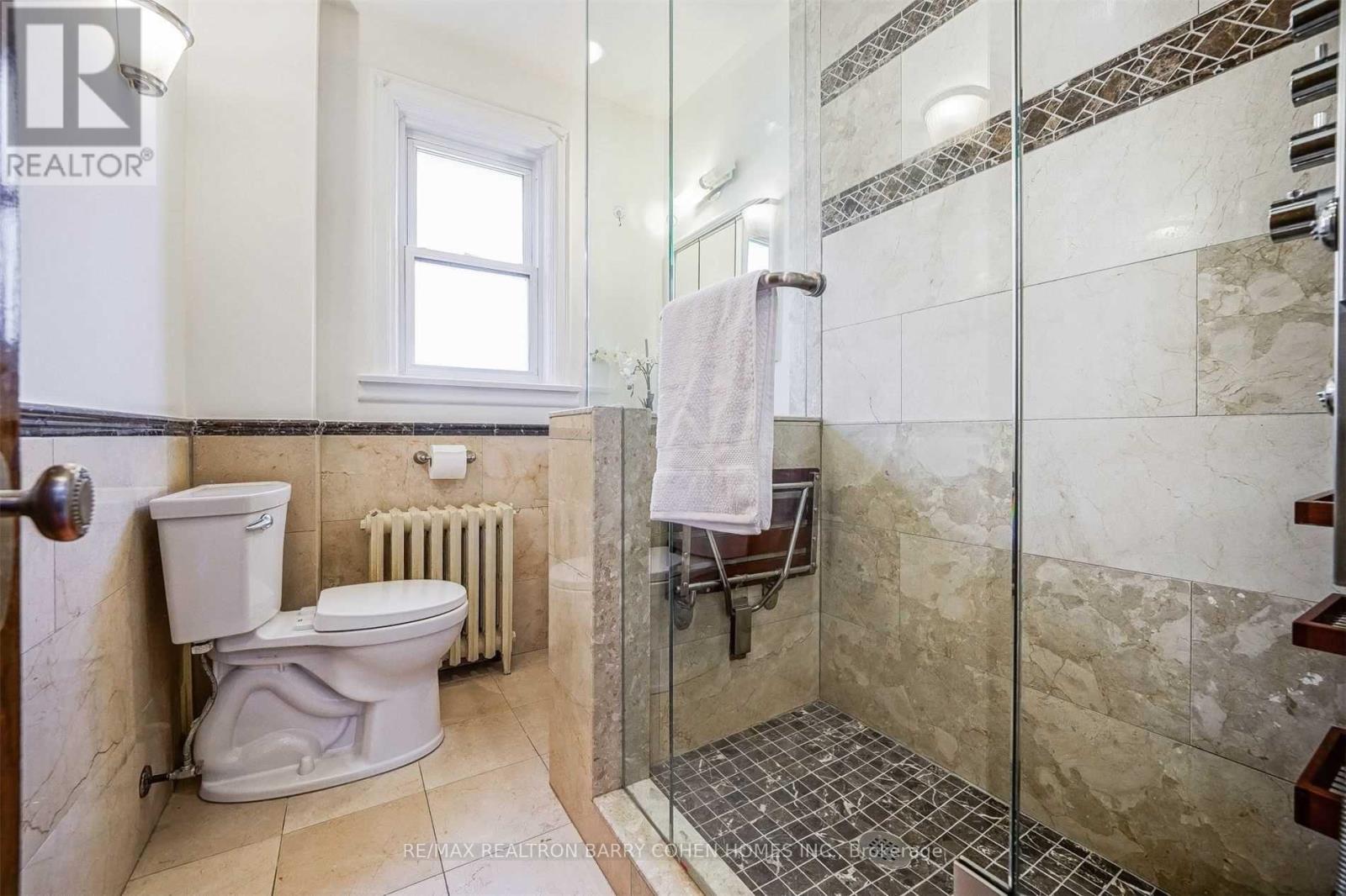 3 Fairleigh Crescent, Toronto, Ontario  M6C 3R7 - Photo 12 - C12519166