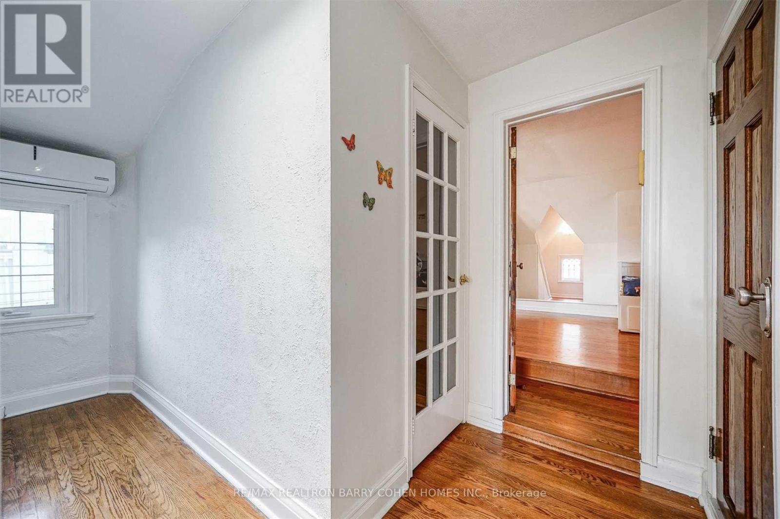 3 Fairleigh Crescent, Toronto, Ontario  M6C 3R7 - Photo 17 - C12519166