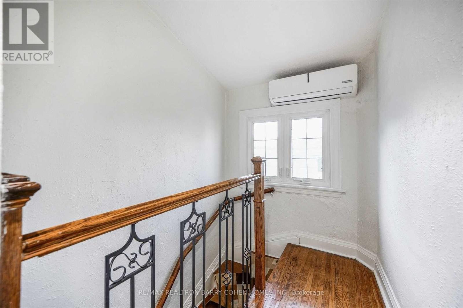 3 Fairleigh Crescent, Toronto, Ontario  M6C 3R7 - Photo 19 - C12519166