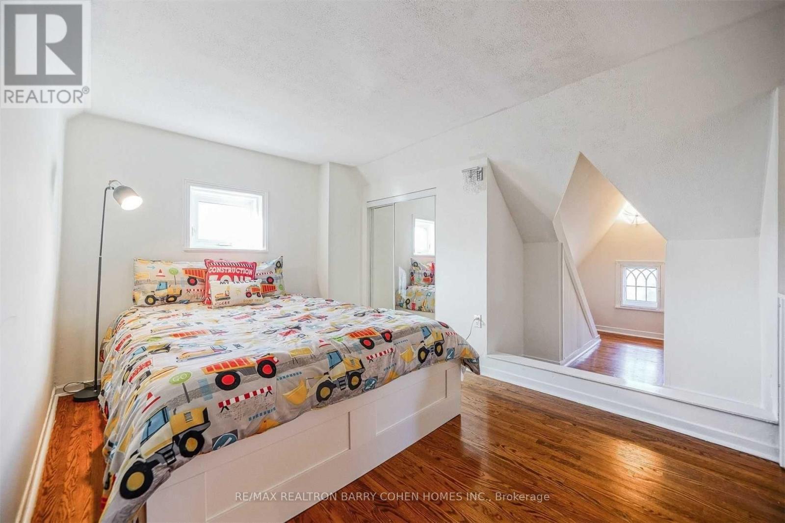 3 Fairleigh Crescent, Toronto, Ontario  M6C 3R7 - Photo 22 - C12519166