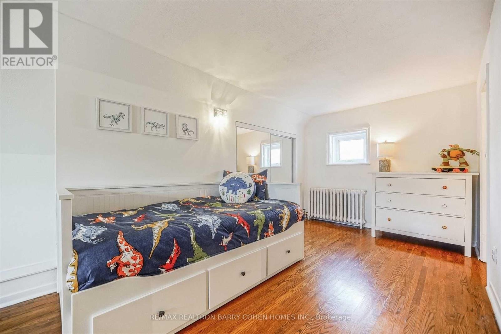 3 Fairleigh Crescent, Toronto, Ontario  M6C 3R7 - Photo 23 - C12519166