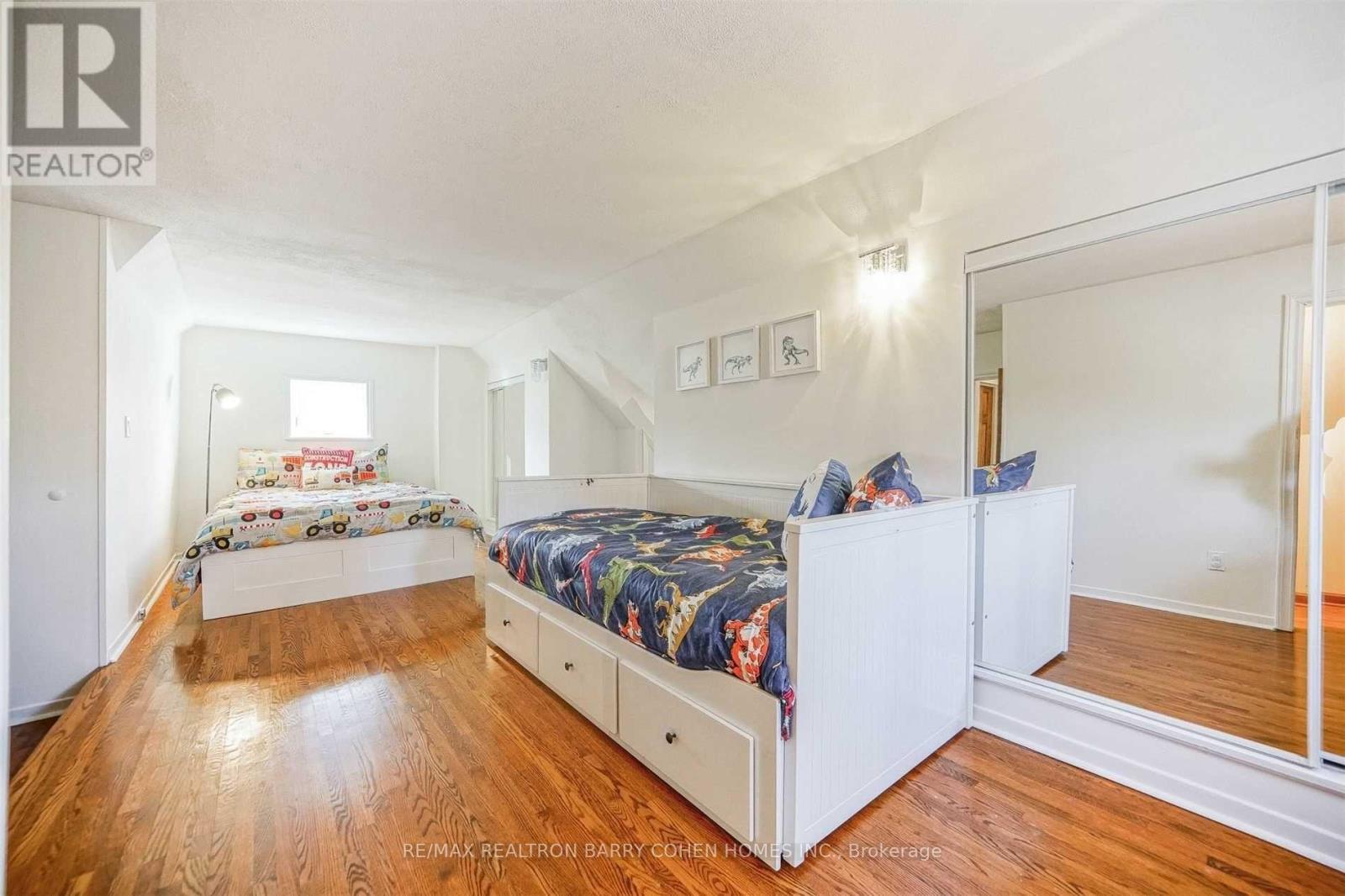 3 Fairleigh Crescent, Toronto, Ontario  M6C 3R7 - Photo 24 - C12519166