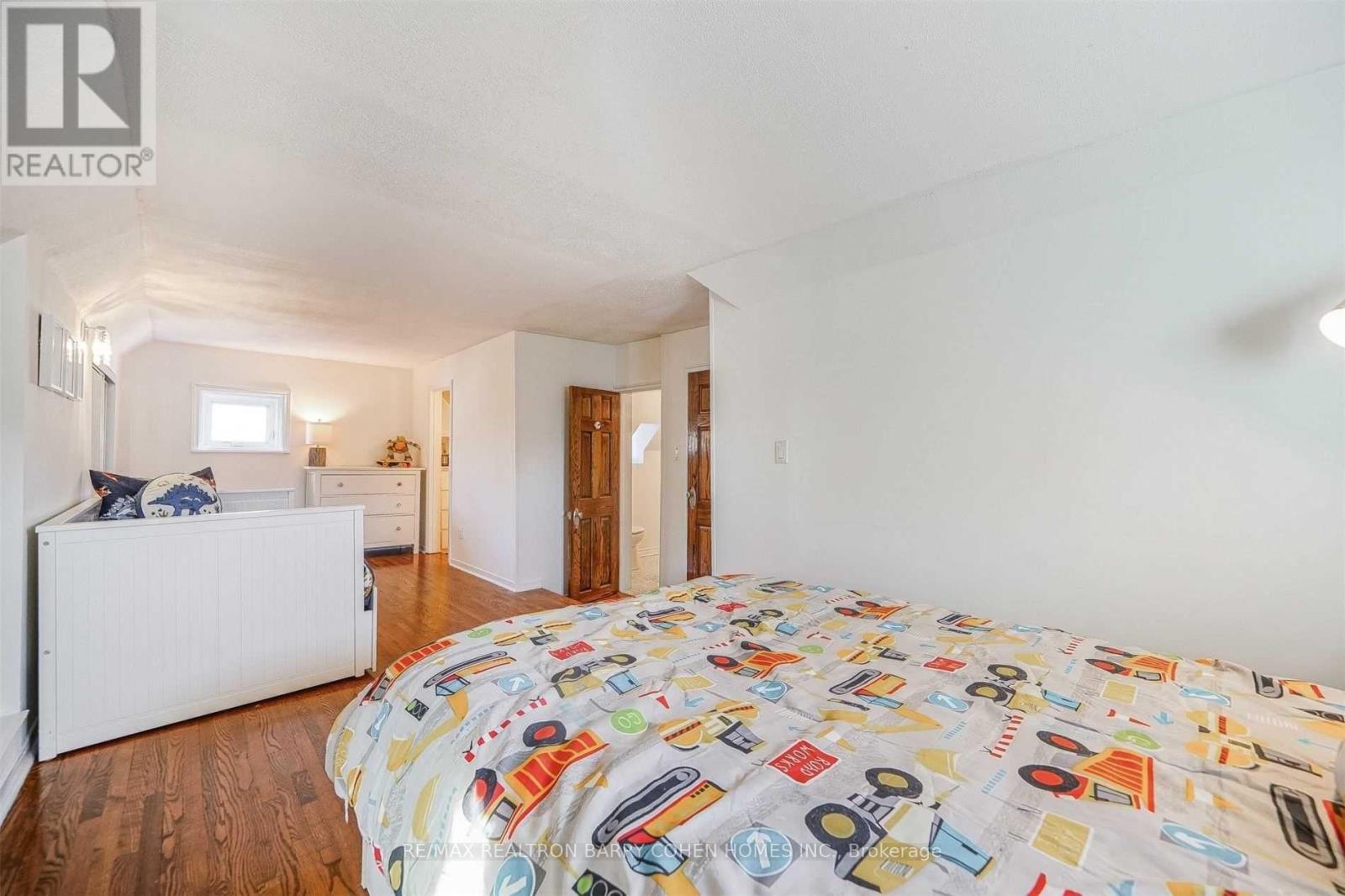 3 Fairleigh Crescent, Toronto, Ontario  M6C 3R7 - Photo 25 - C12519166