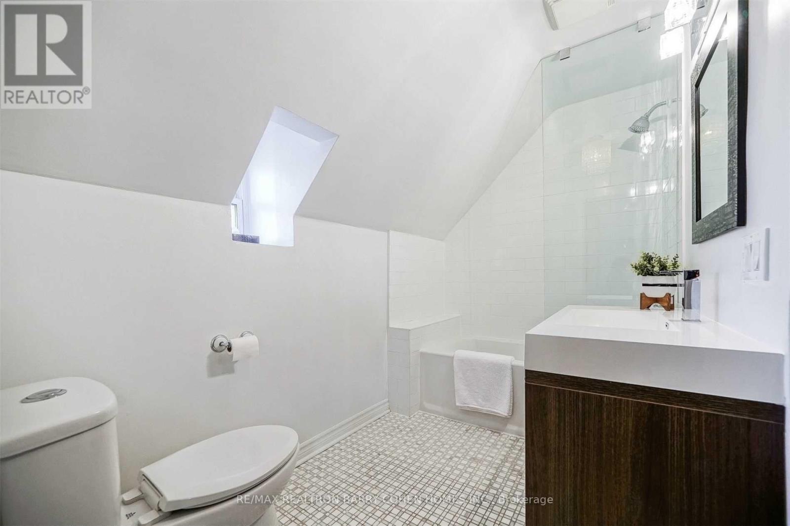 3 Fairleigh Crescent, Toronto, Ontario  M6C 3R7 - Photo 26 - C12519166