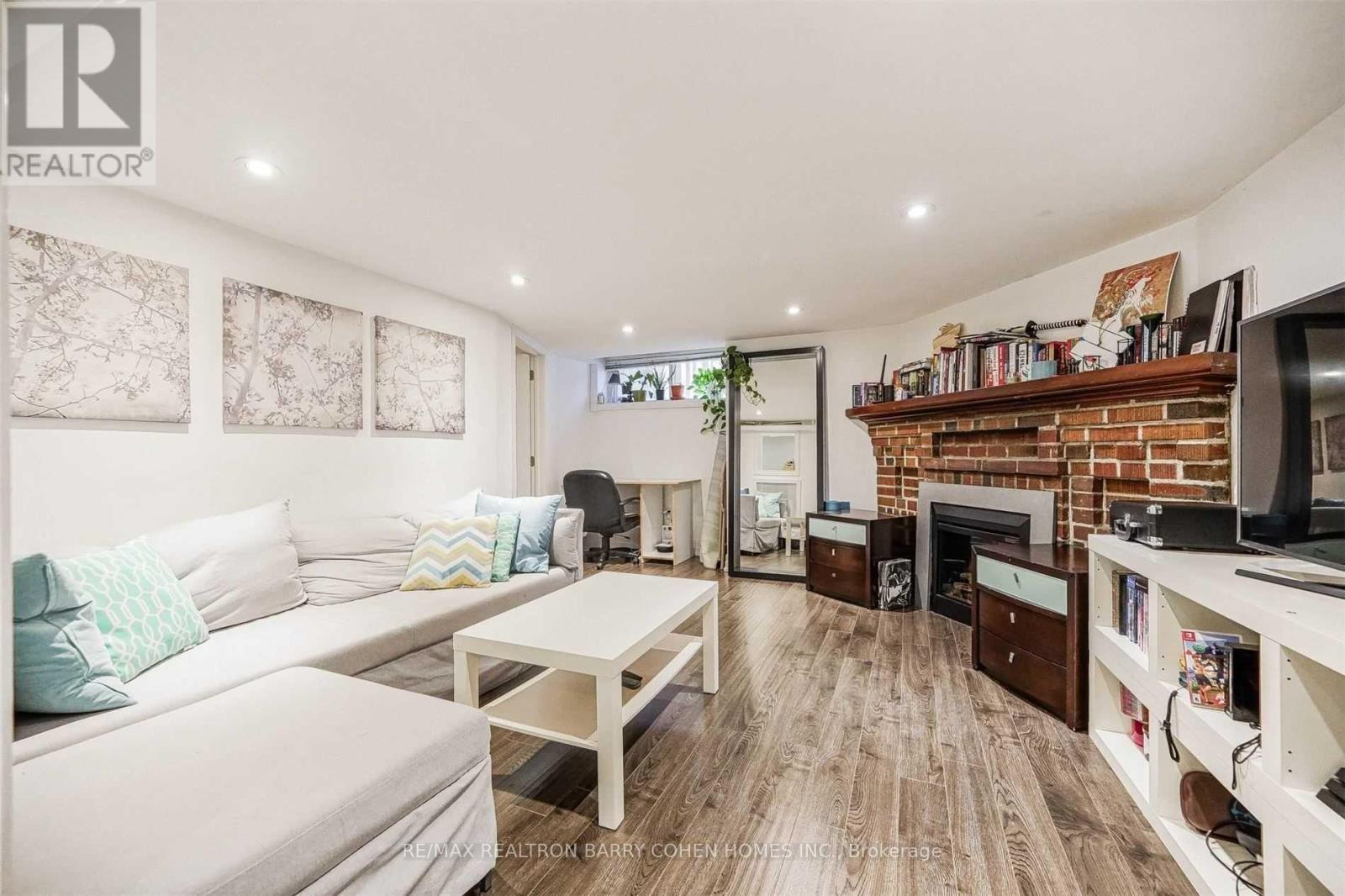 3 Fairleigh Crescent, Toronto, Ontario  M6C 3R7 - Photo 27 - C12519166