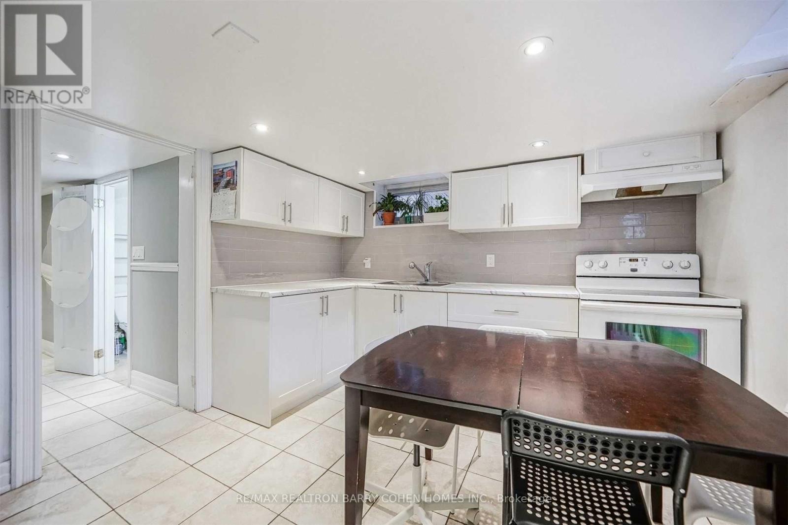 3 Fairleigh Crescent, Toronto, Ontario  M6C 3R7 - Photo 29 - C12519166