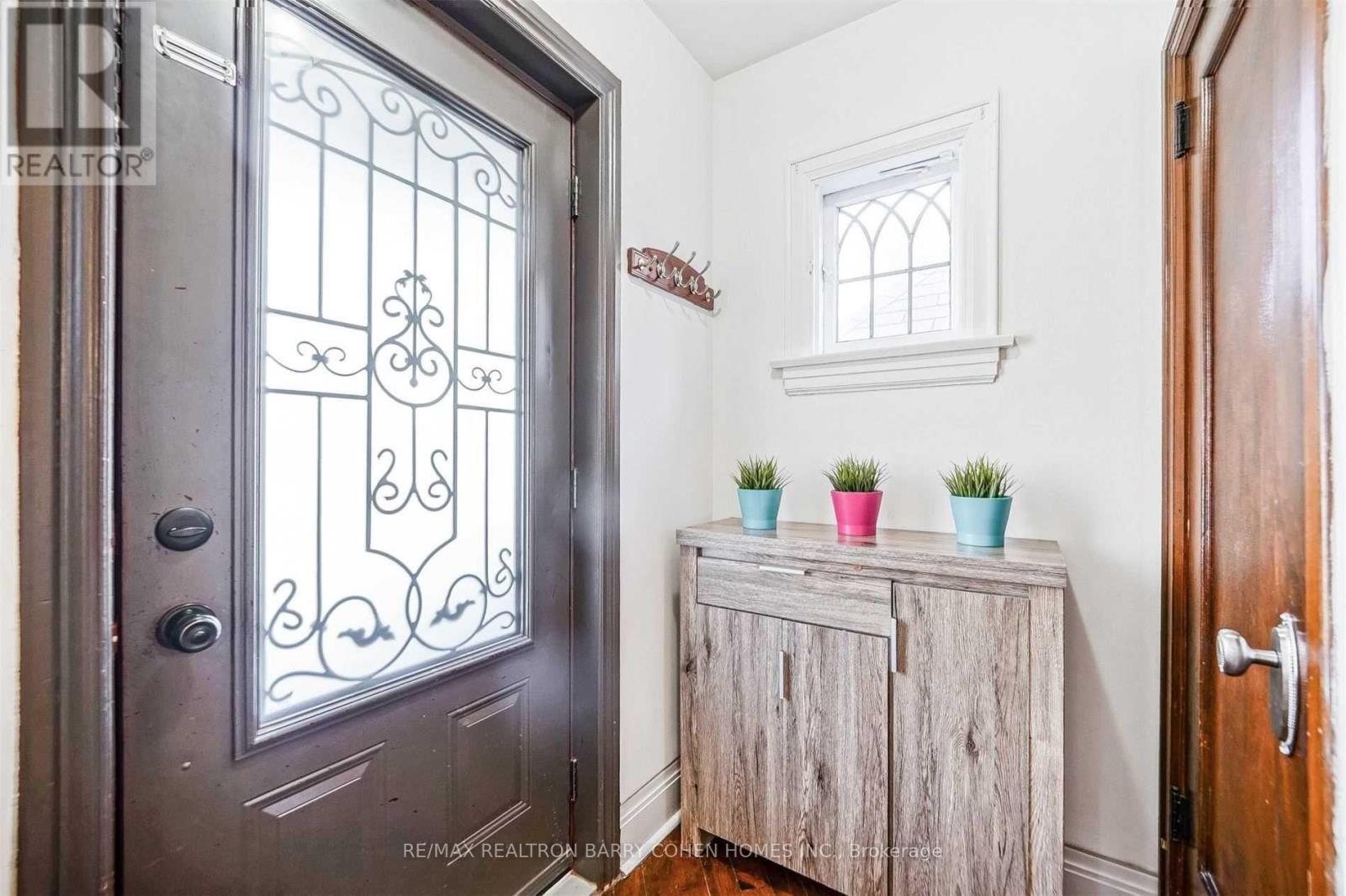 3 Fairleigh Crescent, Toronto, Ontario  M6C 3R7 - Photo 3 - C12519166