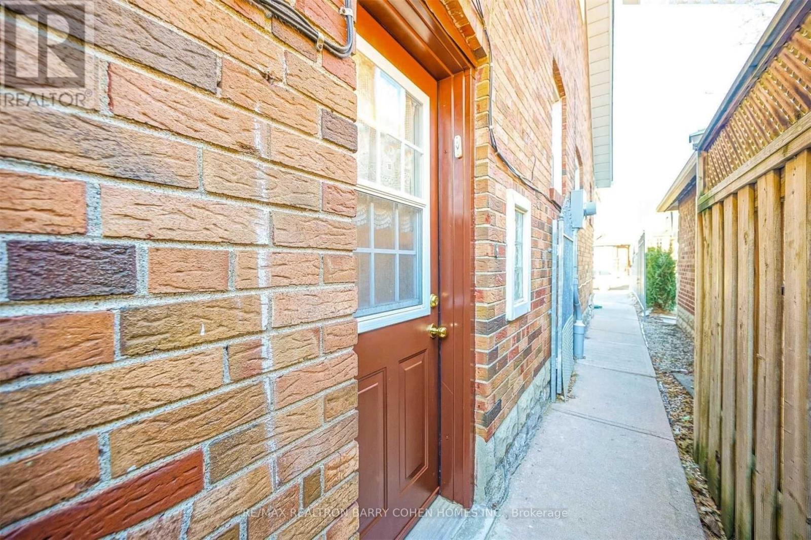 3 Fairleigh Crescent, Toronto, Ontario  M6C 3R7 - Photo 35 - C12519166