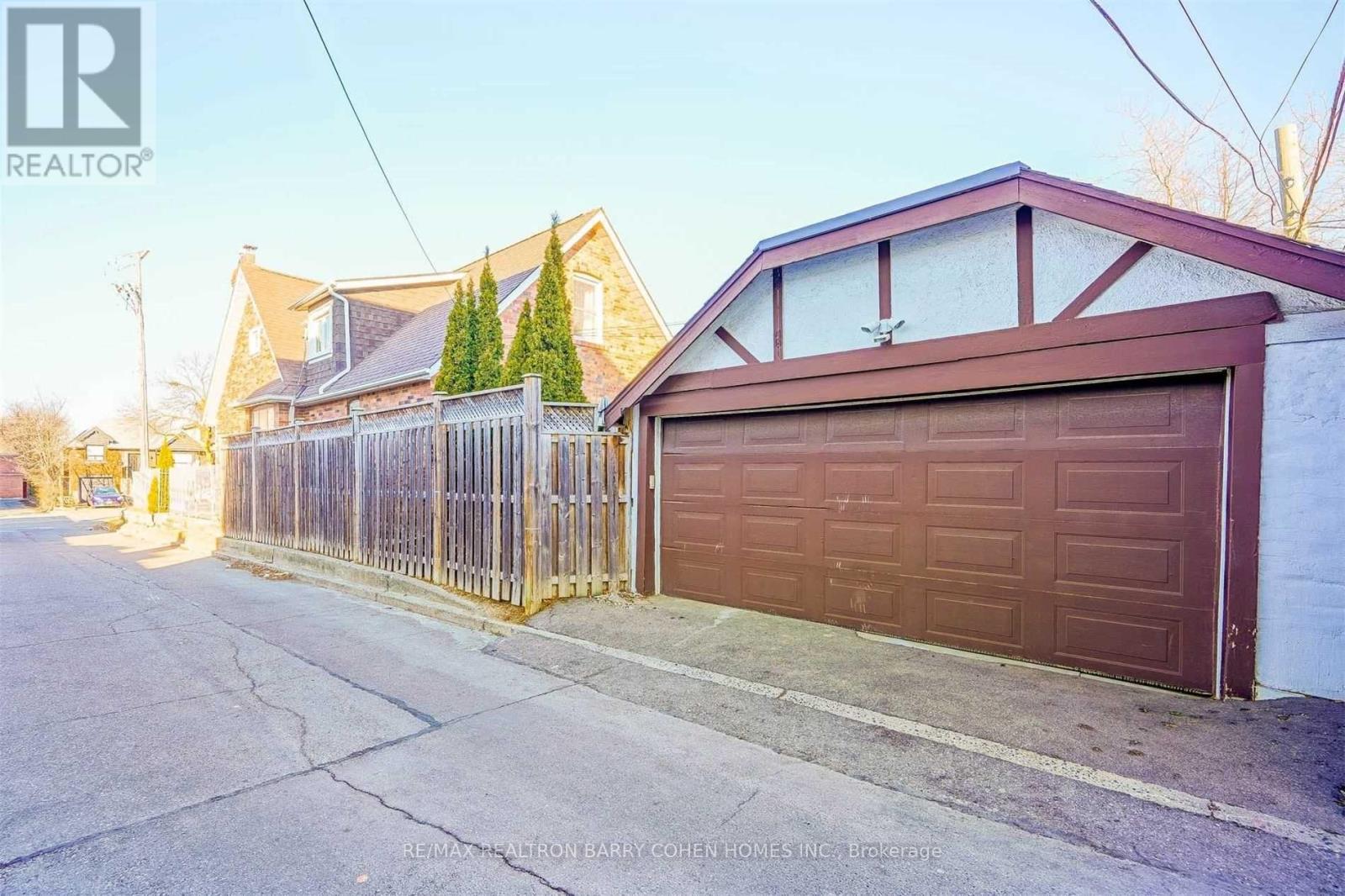 3 Fairleigh Crescent, Toronto, Ontario  M6C 3R7 - Photo 39 - C12519166