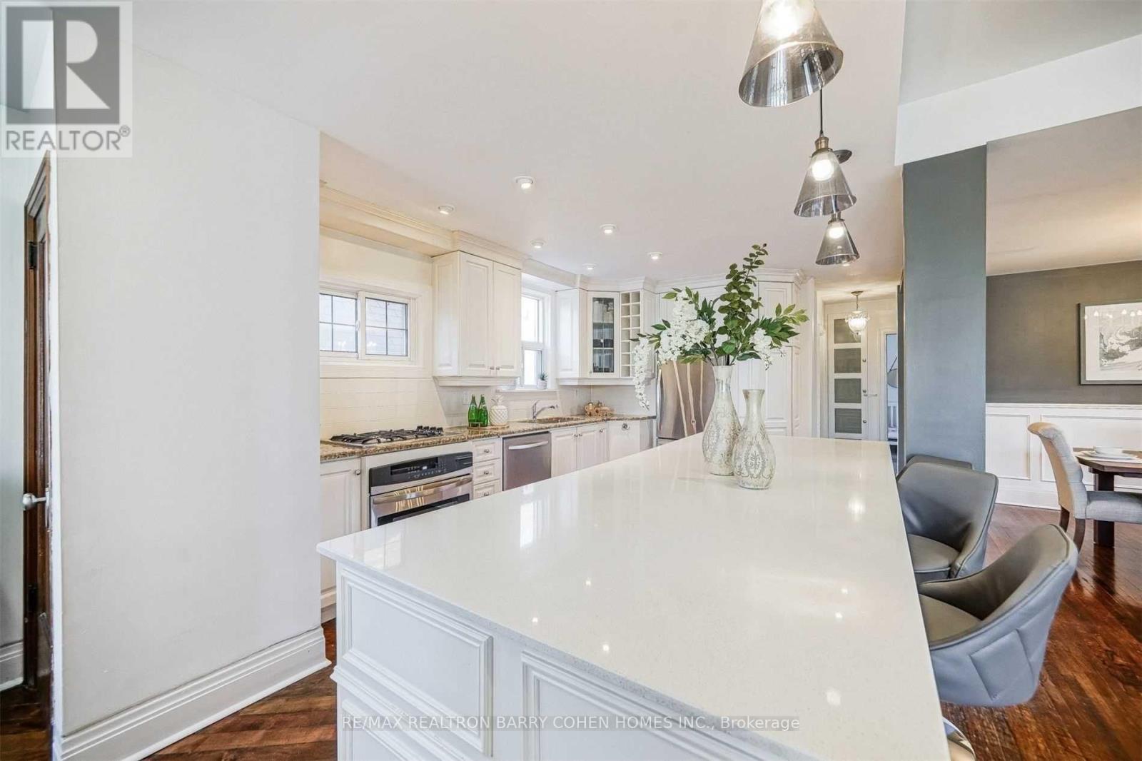 3 Fairleigh Crescent, Toronto, Ontario  M6C 3R7 - Photo 4 - C12519166