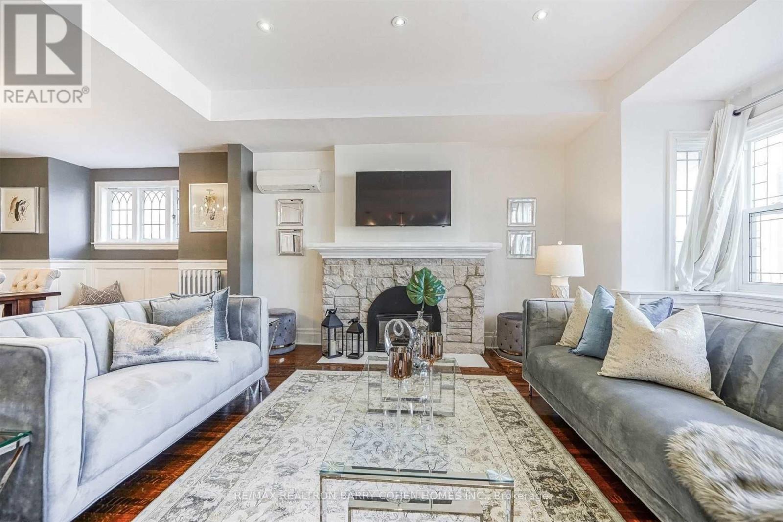 3 Fairleigh Crescent, Toronto, Ontario  M6C 3R7 - Photo 7 - C12519166