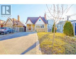 3 FAIRLEIGH CRESCENT, Toronto, Ontario