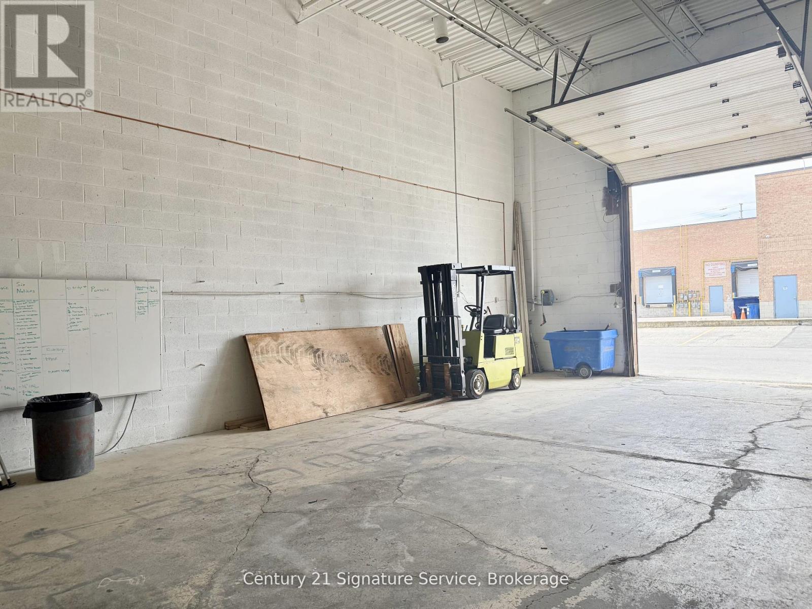 3 - 1050 Britannia Road E, Mississauga, Ontario L4W 4N9 - Photo 8 - W12383530