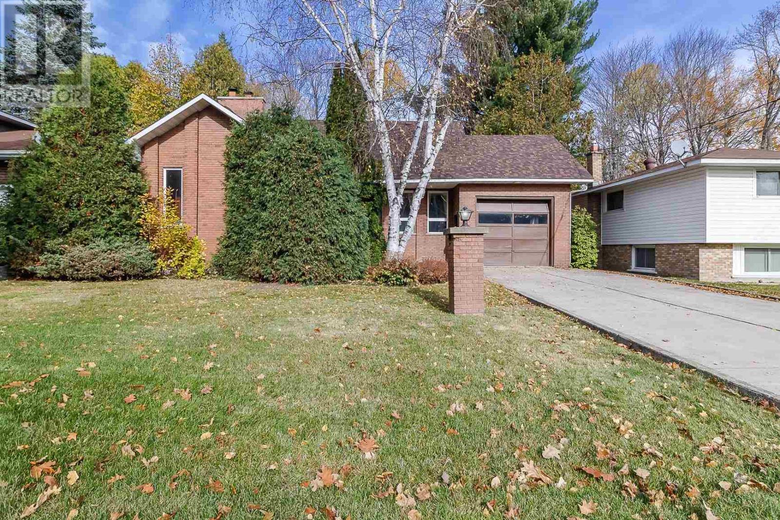 32 Ford Street, Sault Ste. Marie, Ontario  P6A 4N4 - Photo 2 - SM253167