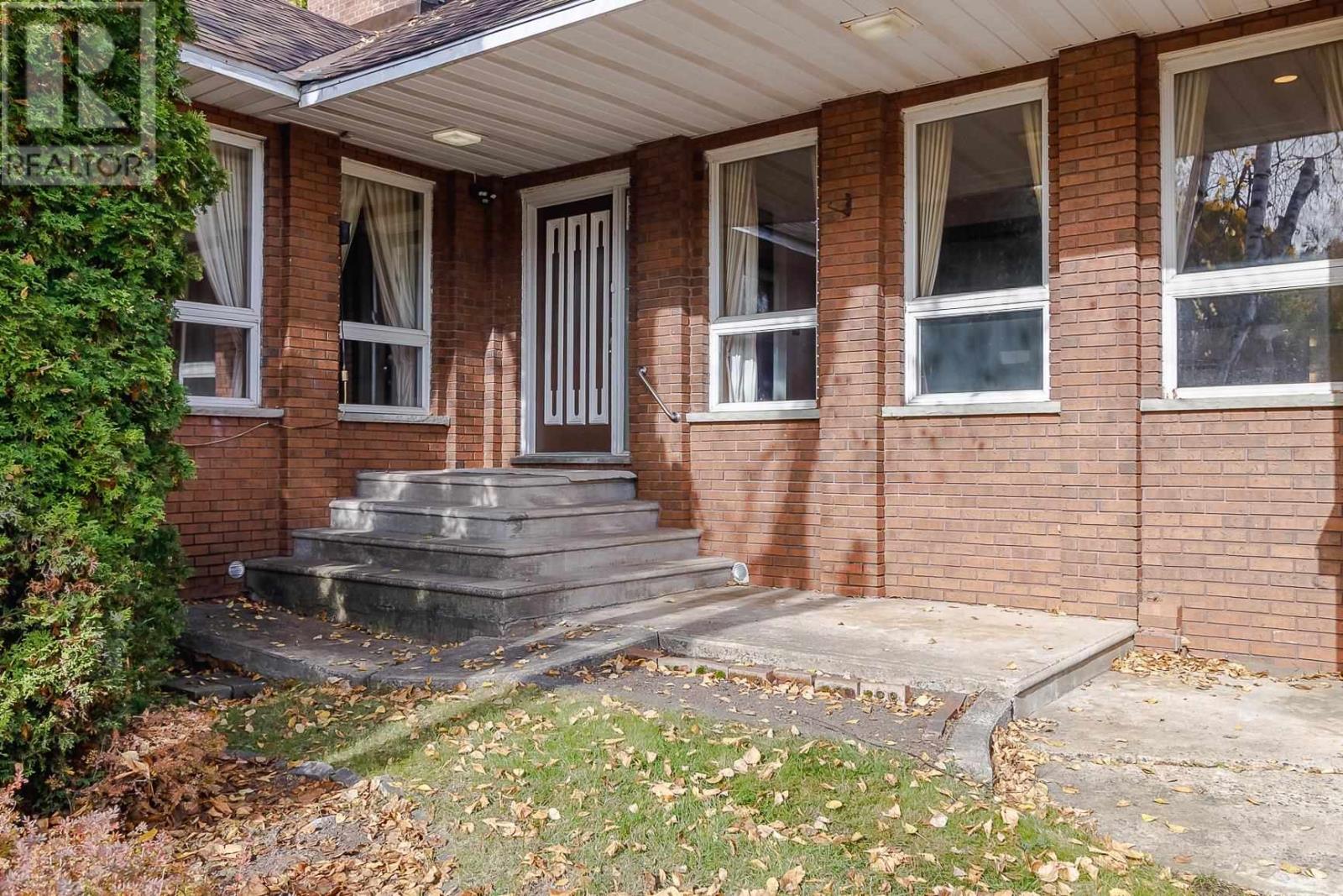 32 Ford Street, Sault Ste. Marie, Ontario  P6A 4N4 - Photo 5 - SM253167