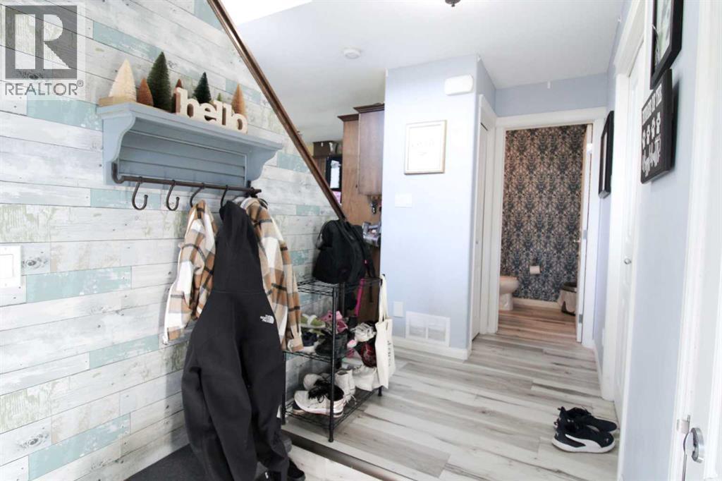 701 Silkstone Close W, Lethbridge, Alberta  T1J 4C5 - Photo 4 - A2267741