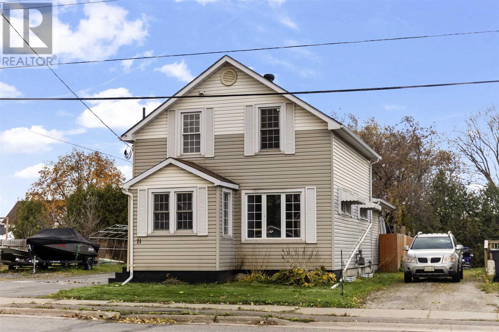 21 Wallace Ter, Sault Ste. Marie, Ontario P6B 1J7 - Photo 2 - SM253181
