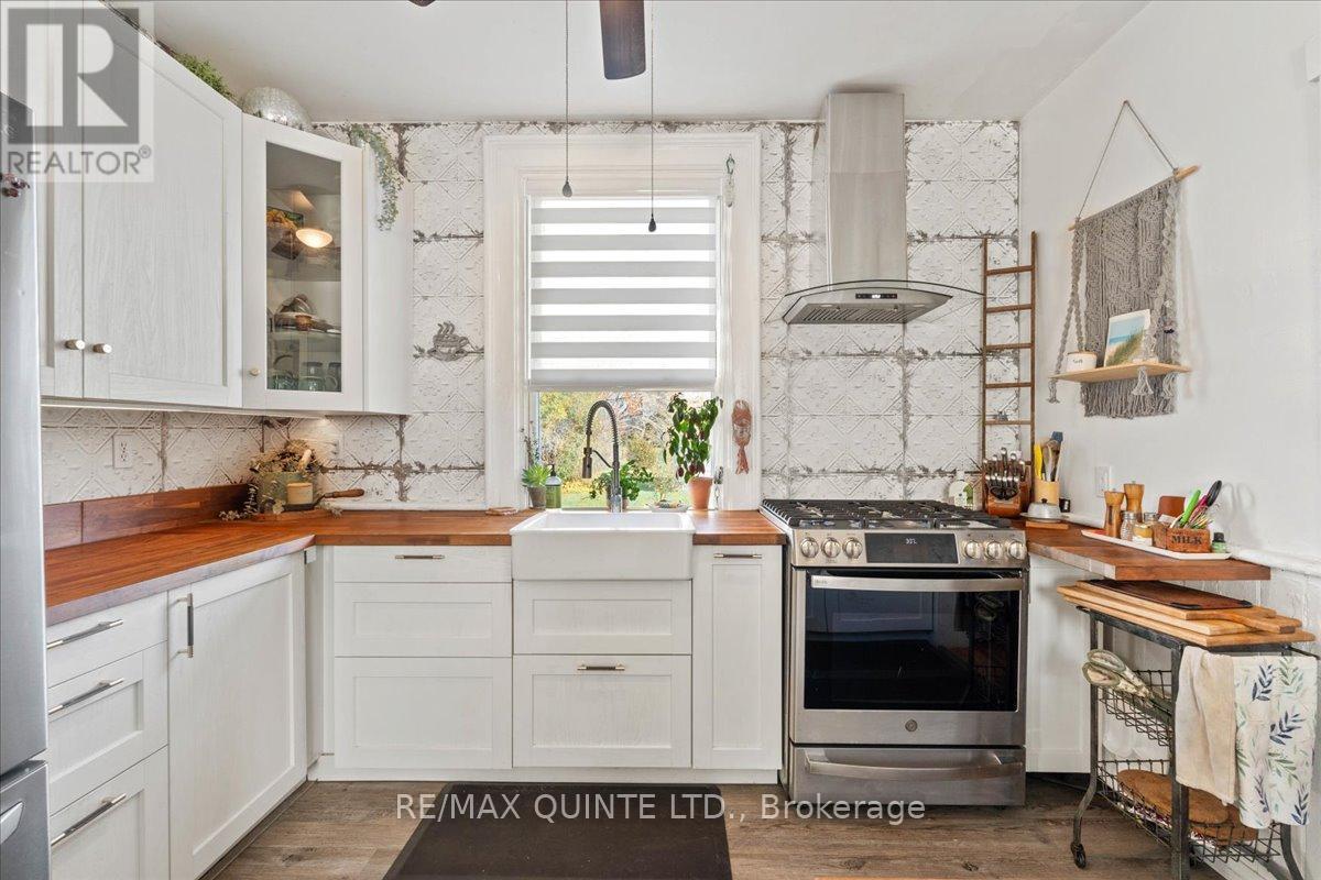 15775 Loyalist Parkway, Prince Edward County, Ontario  K0K 1G0 - Photo 20 - X12519352