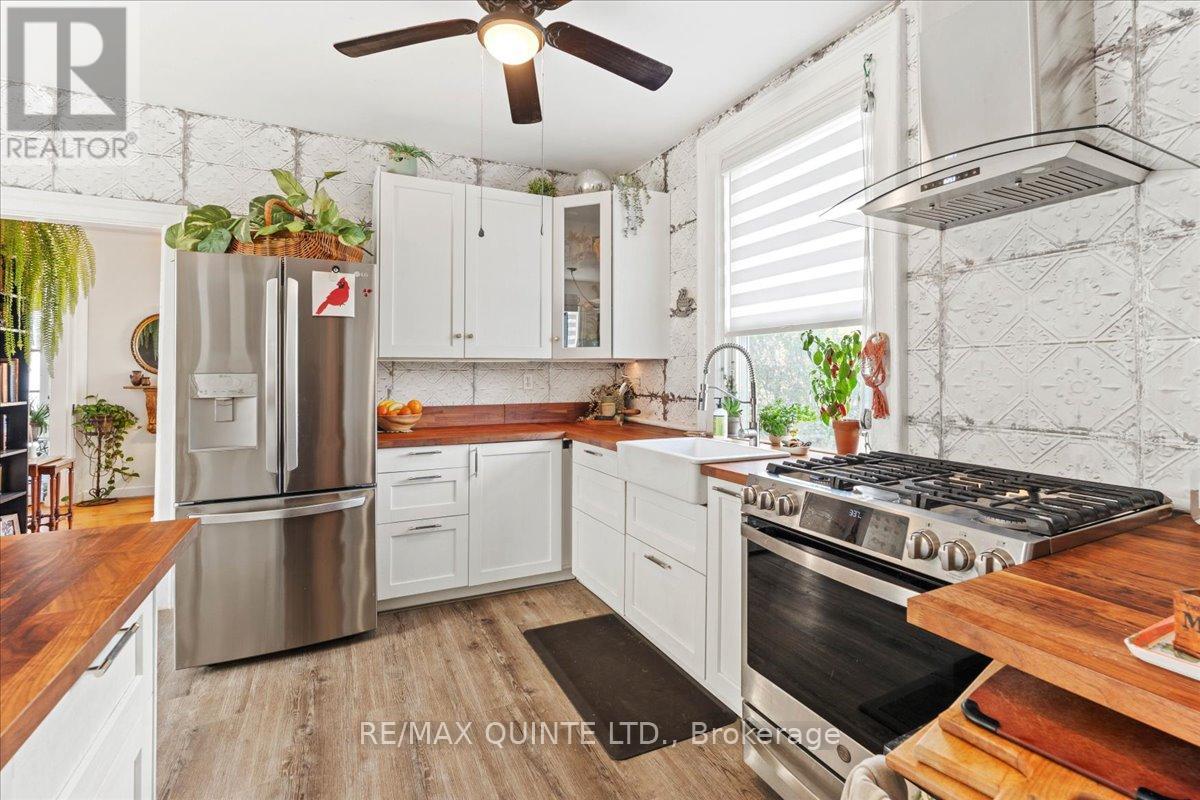 15775 Loyalist Parkway, Prince Edward County, Ontario  K0K 1G0 - Photo 21 - X12519352