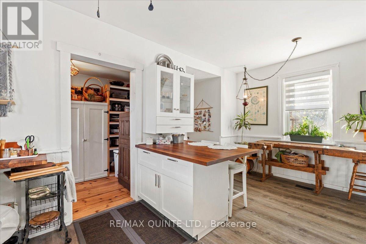 15775 Loyalist Parkway, Prince Edward County, Ontario  K0K 1G0 - Photo 22 - X12519352