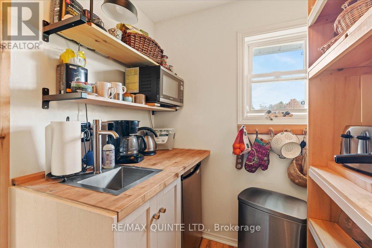 15775 Loyalist Parkway, Prince Edward County, Ontario  K0K 1G0 - Photo 23 - X12519352