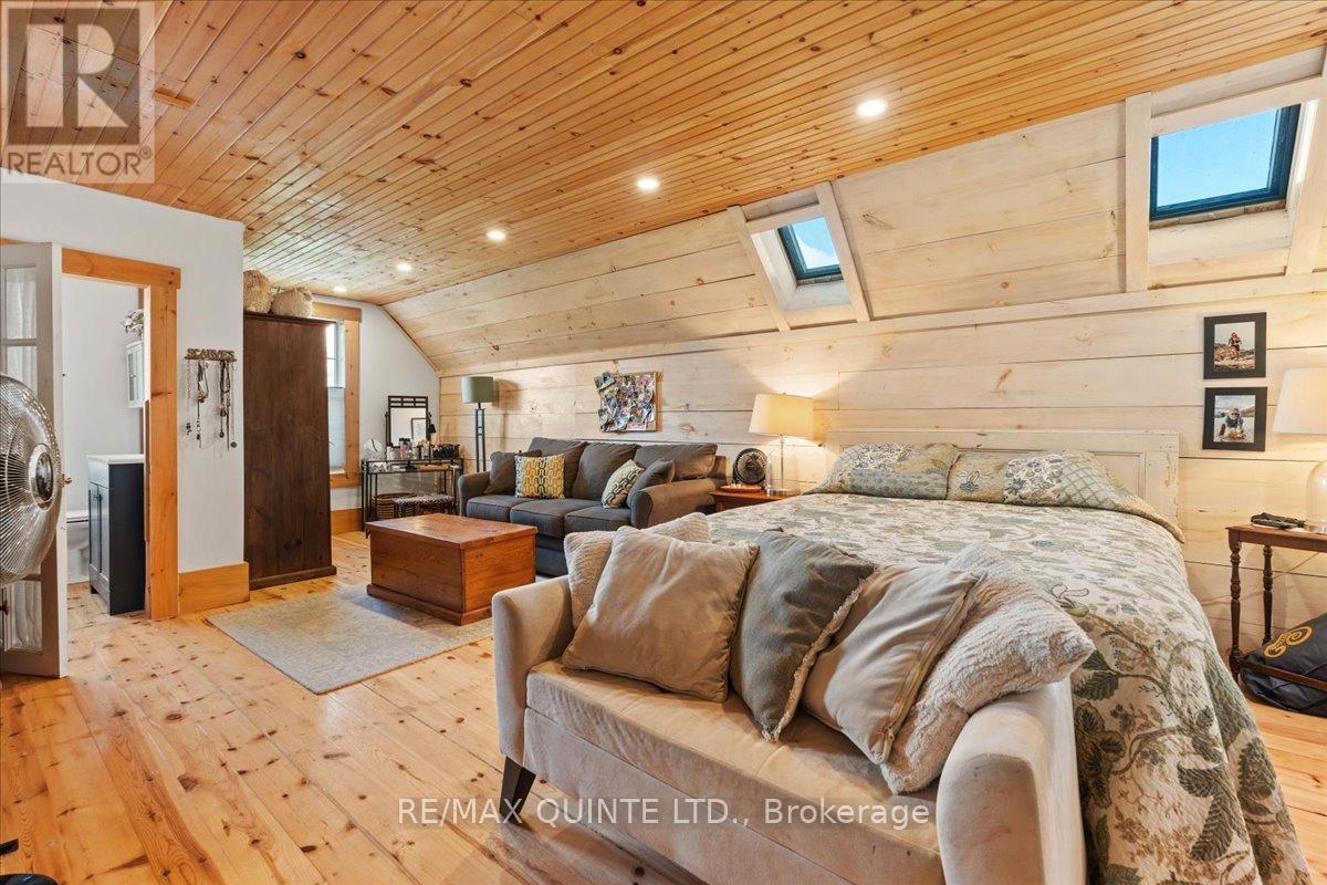 15775 Loyalist Parkway, Prince Edward County, Ontario  K0K 1G0 - Photo 31 - X12519352