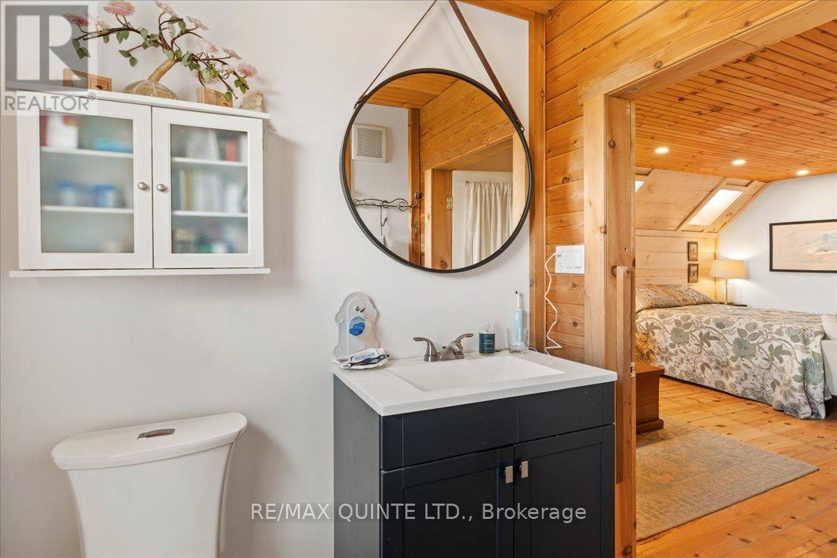 15775 Loyalist Parkway, Prince Edward County, Ontario  K0K 1G0 - Photo 32 - X12519352