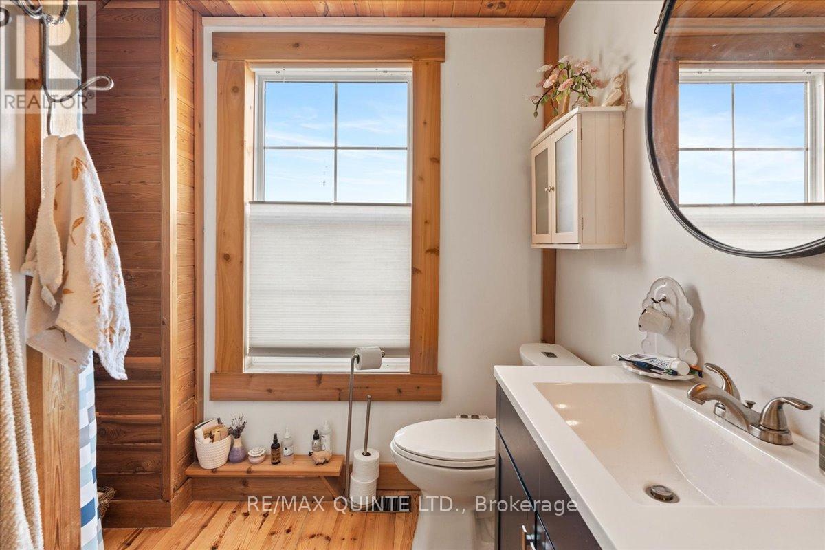 15775 Loyalist Parkway, Prince Edward County, Ontario  K0K 1G0 - Photo 33 - X12519352