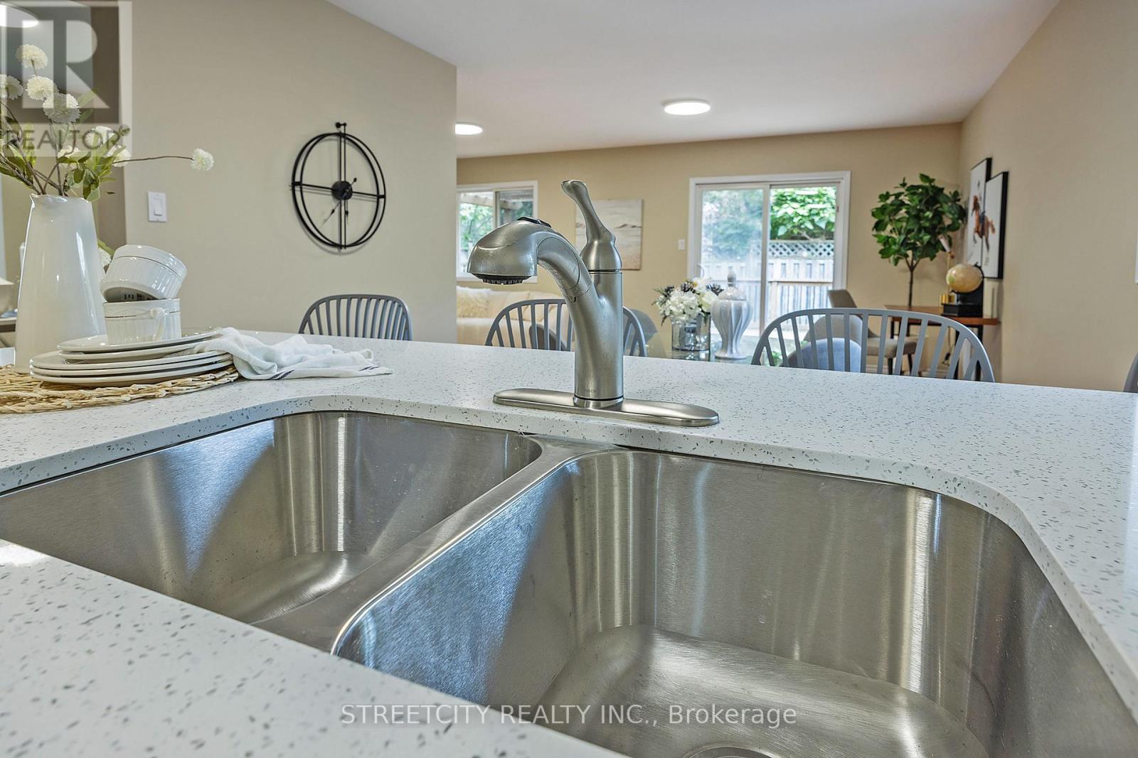 808 Guildwood Boulevard, London North, Ontario  N6H 5G2 - Photo 19 - X12519254