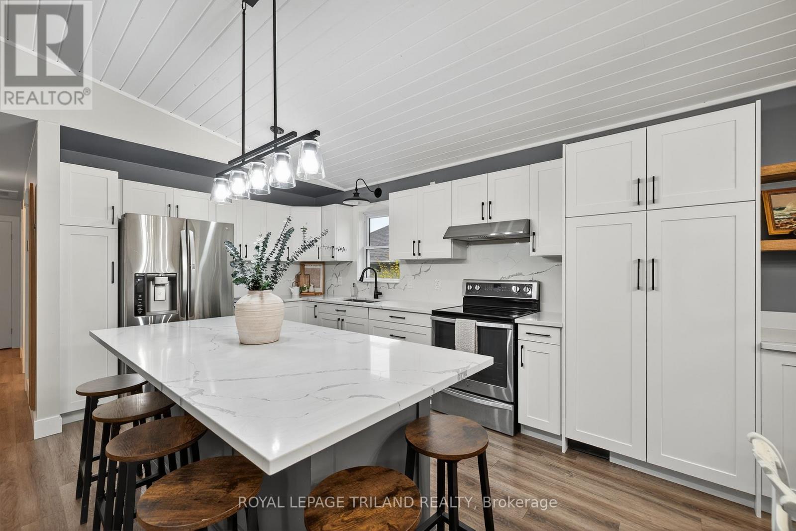 11565 Springfield Road, Malahide, Ontario  N5H 2R3 - Photo 10 - X12519288