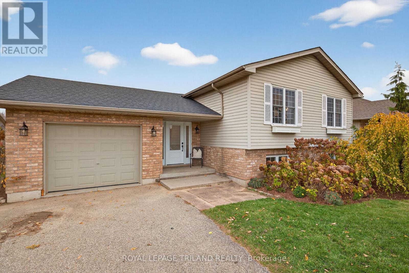 11565 Springfield Road, Malahide, Ontario  N5H 2R3 - Photo 2 - X12519288