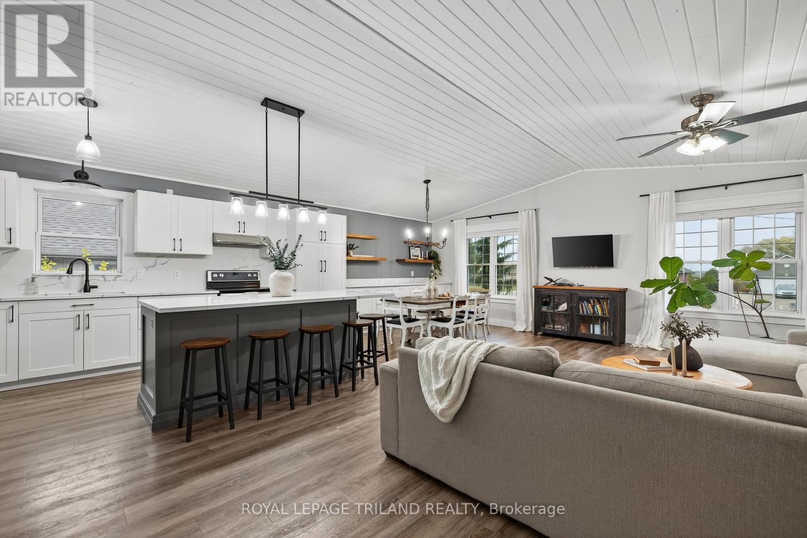 11565 Springfield Road, Malahide, Ontario  N5H 2R3 - Photo 4 - X12519288