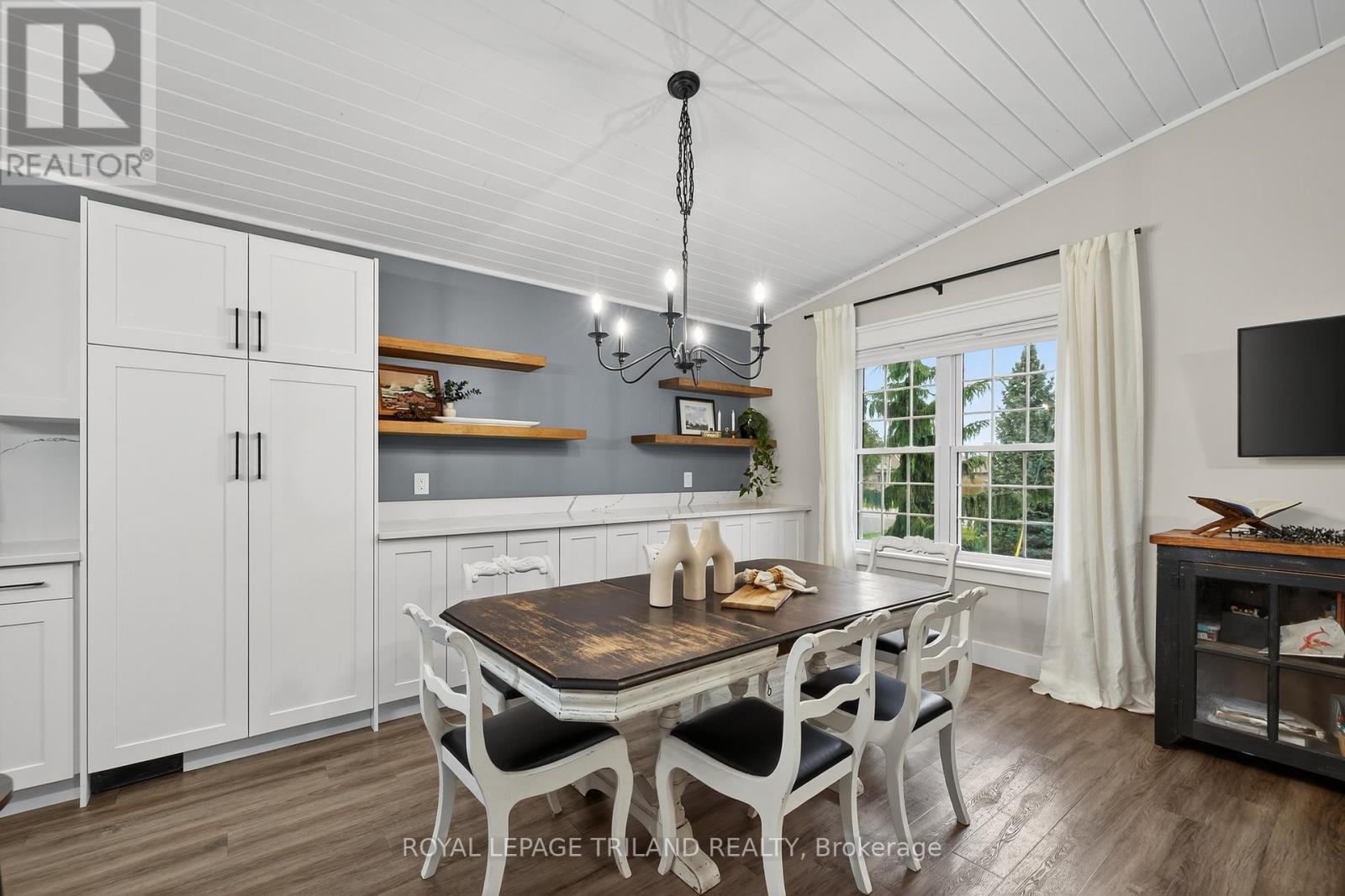 11565 Springfield Road, Malahide, Ontario  N5H 2R3 - Photo 8 - X12519288