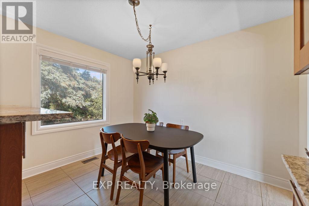 19 Sunnycrest Drive, Ottawa, Ontario  K2E 5Y3 - Photo 11 - X12519284