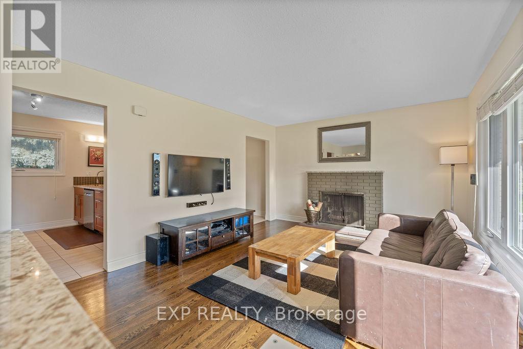 19 Sunnycrest Drive, Ottawa, Ontario  K2E 5Y3 - Photo 6 - X12519284