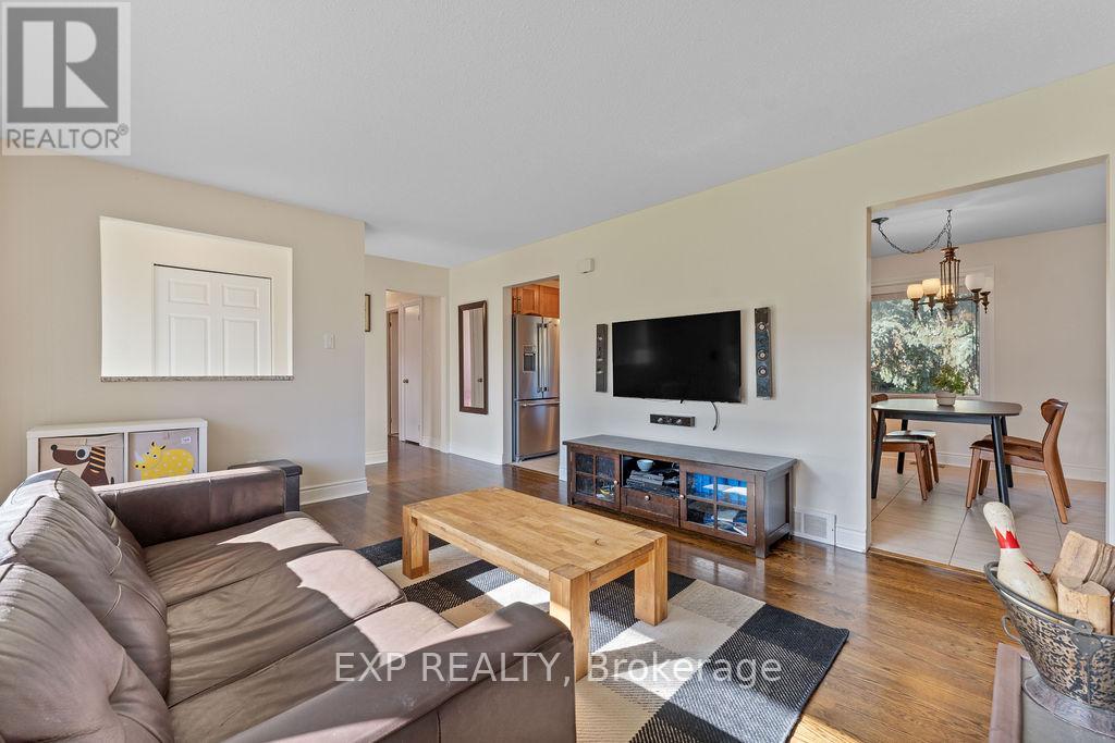 19 Sunnycrest Drive, Ottawa, Ontario  K2E 5Y3 - Photo 7 - X12519284