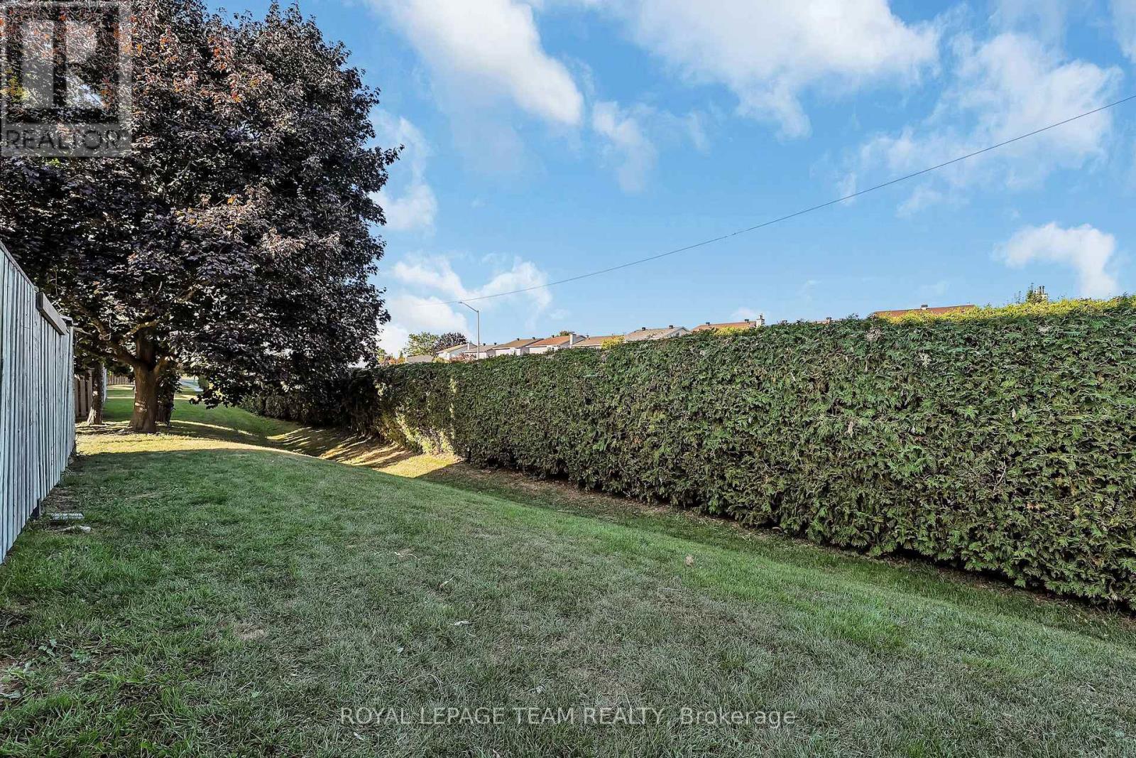 21 - 1960 Colorado Lane, Ottawa, Ontario  K1C 6T9 - Photo 2 - X12519324