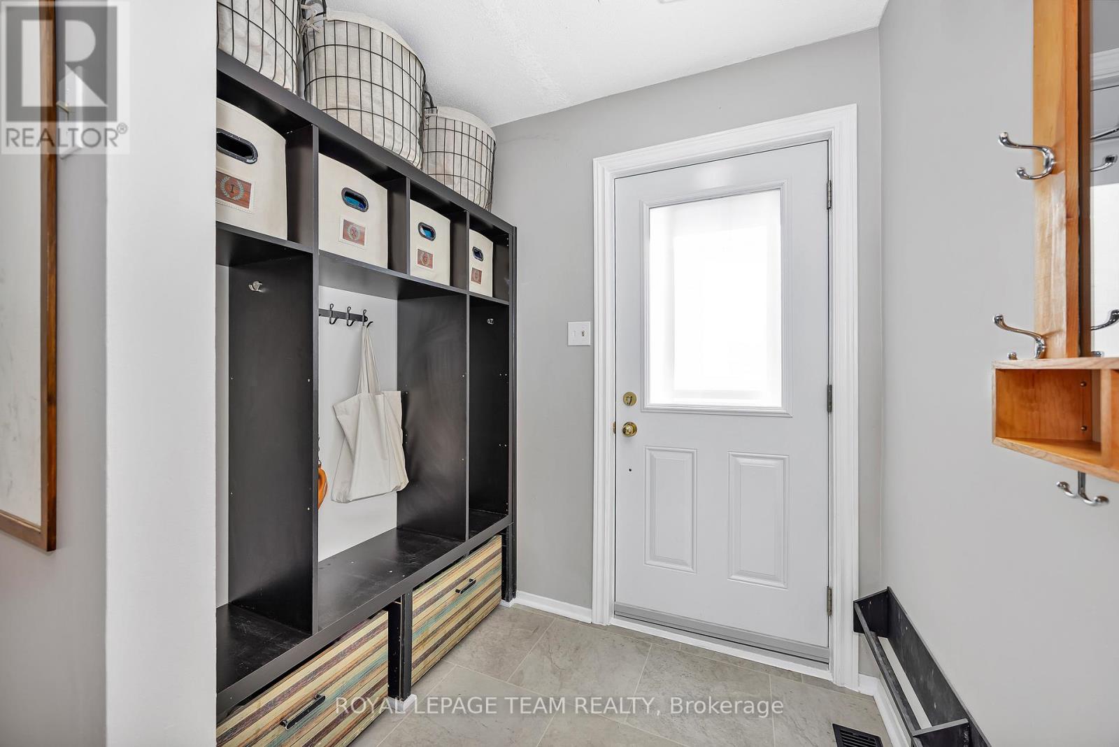 21 - 1960 Colorado Lane, Ottawa, Ontario  K1C 6T9 - Photo 3 - X12519324