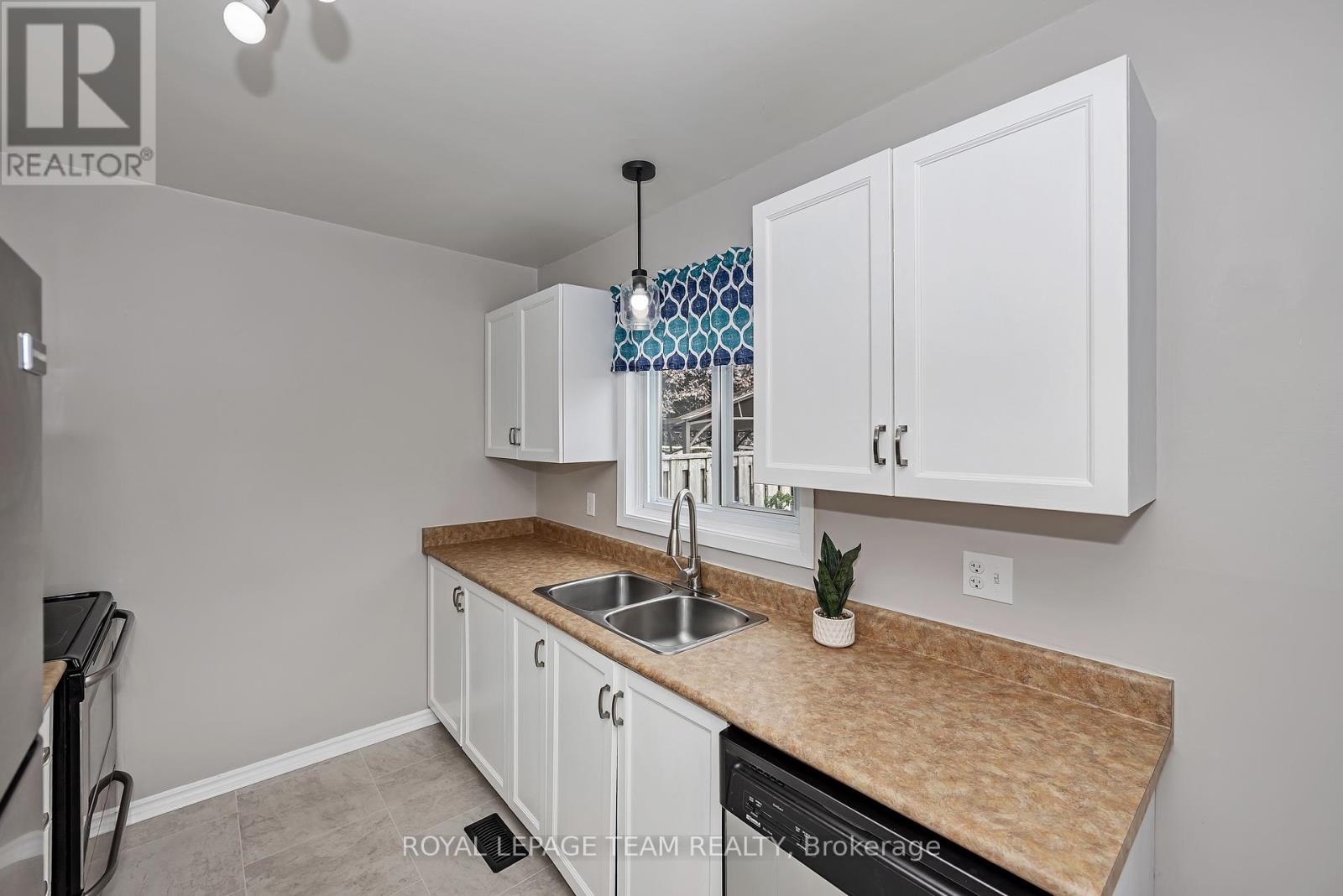 21 - 1960 Colorado Lane, Ottawa, Ontario  K1C 6T9 - Photo 9 - X12519324