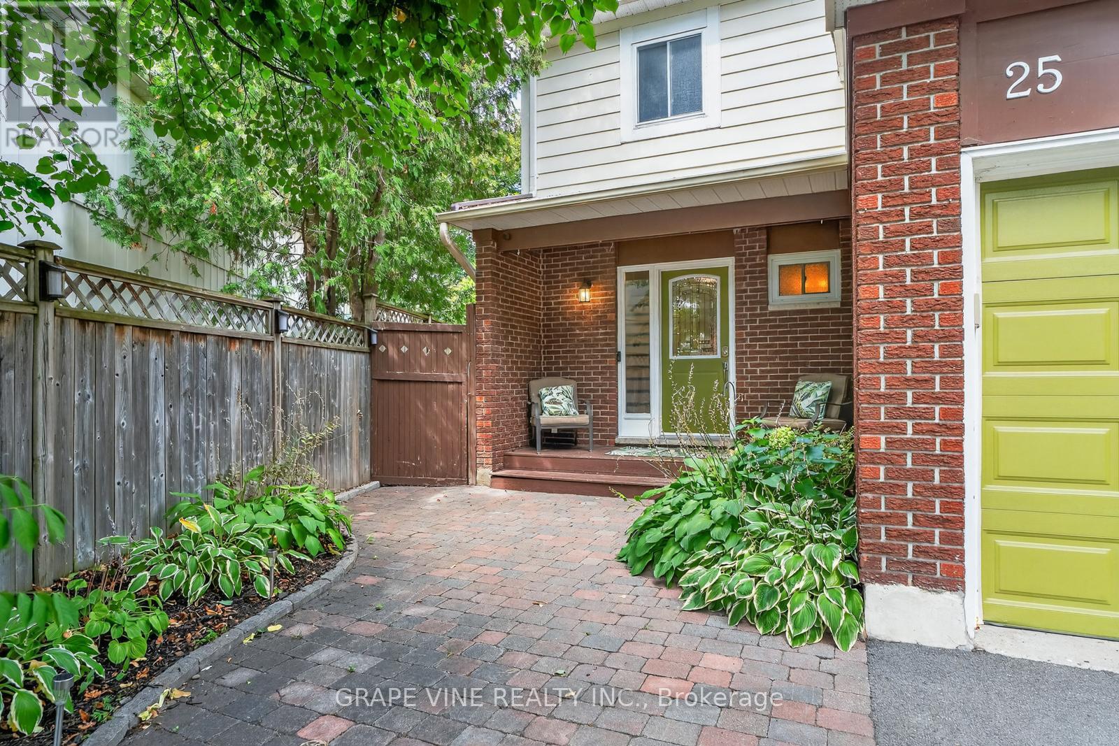 25 Pacer Place, Ottawa, Ontario  K2M 1B1 - Photo 3 - X12519344