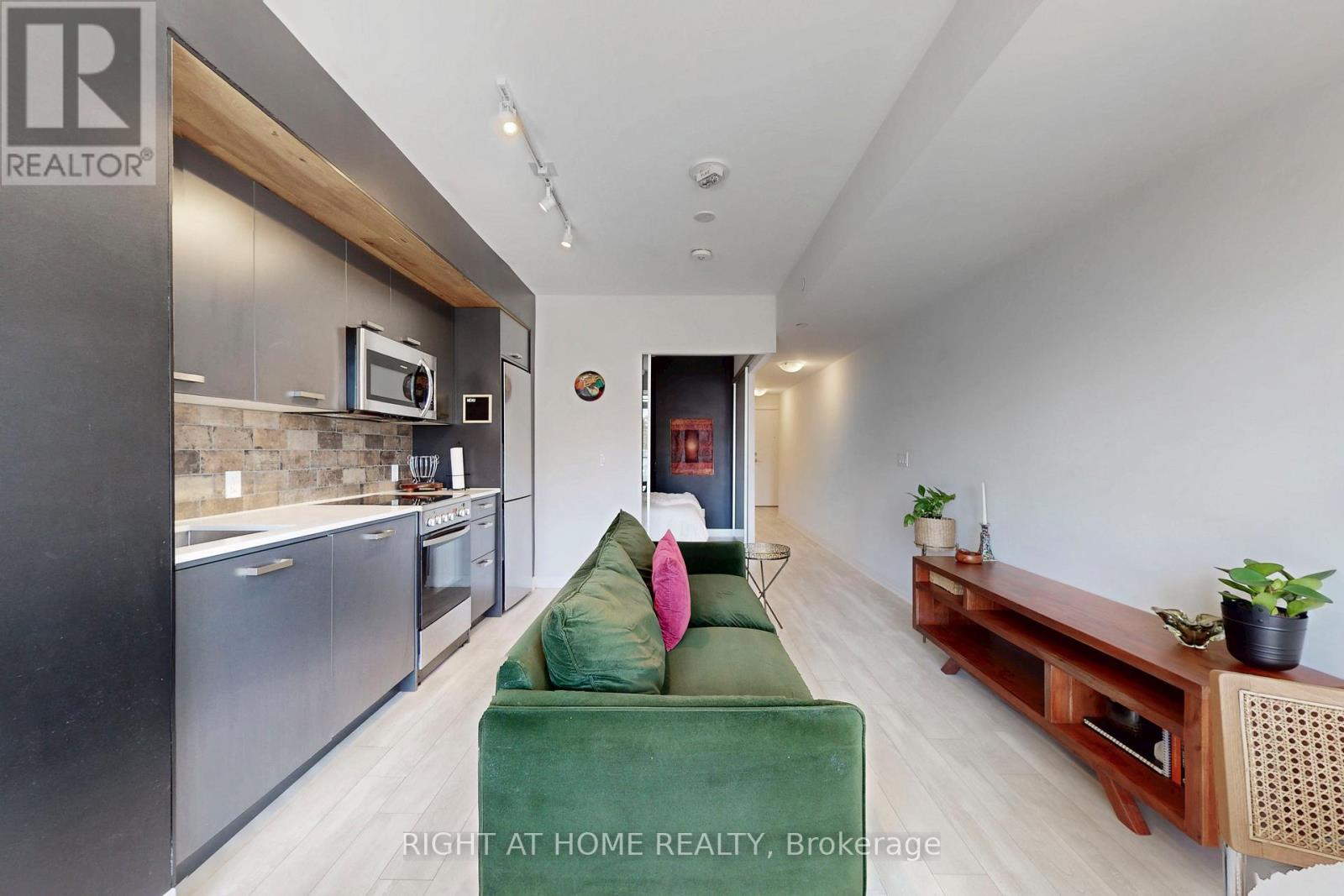 202 - 1630 Queen Street E, Toronto, Ontario M4L 0B3 - Photo 11 - E12477656